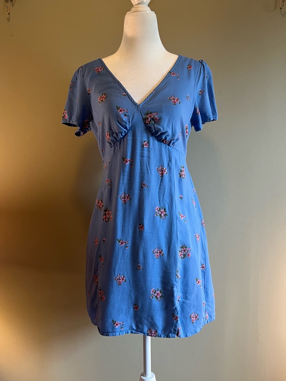 American‎ Eagle Blue Floral V-Neck Short Sleeve Dress  | Soft Girl Aesthetics